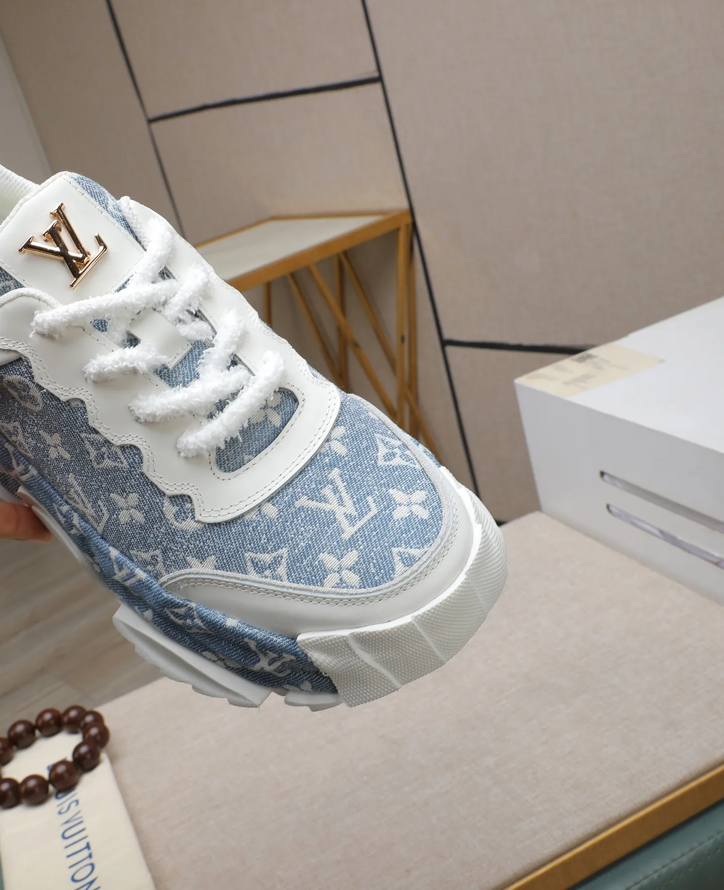 Men's shoes 💰600 LV are novel and fashionable, and the uppers are made of imported cowhide + LV special materials! Super trendy design! It’s eye-catching! The leather is soft, delicate, shiny and translucent, showing the ultimate in pure handcraftsmanship, and the mesh is soft, comfortable and breathable! Size: 39-44 (38 45 customized)